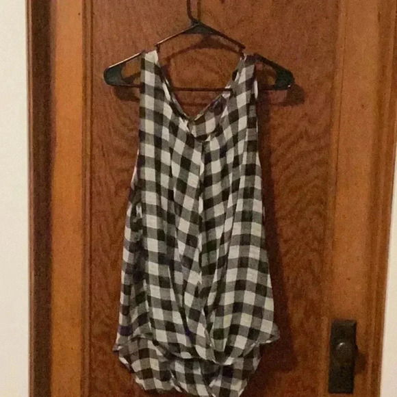 Woman’s top - Picture 1 of 2